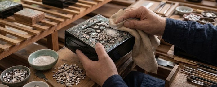 螺鈿細工の工程 貝の加工 削り出し 作業風景