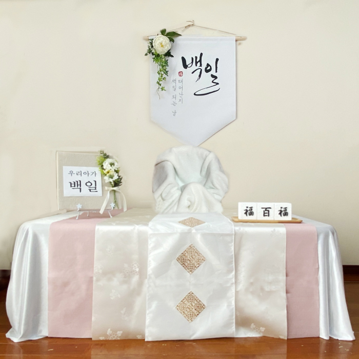 おうちで叶える、思い出に残る最初の100日祝い * ご自宅のテーブルが、あっという間に華やかなお祝いの席に!
100日のお祝い、おうちでとっておきの記念撮影を
手軽に本格的なぺバルジャンチ(100日誕生日お祝い)を。