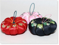 韓国手刺繍のピンクッション、針刺し(かぼちゃ)