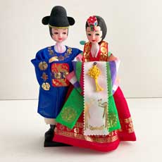韓国民芸品 韓服人形〈花嫁＆花婿セット〉 伝統婚礼を彩る置物 お土産 結婚祝い・インテリアギフト