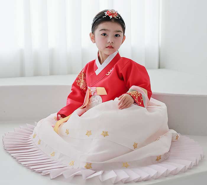 美品！韓国ベビー女の子チョゴリ　　ピンク金色装飾帽子付き5点セット Amazon.co.jp: チョバウィ 韓国 帽子 伝統 衣装 チョゴリ 韓服