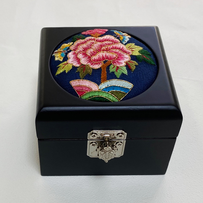 韓国漆手刺繍宝石小物入れ 紺 韓国雑貨 夢市場本店